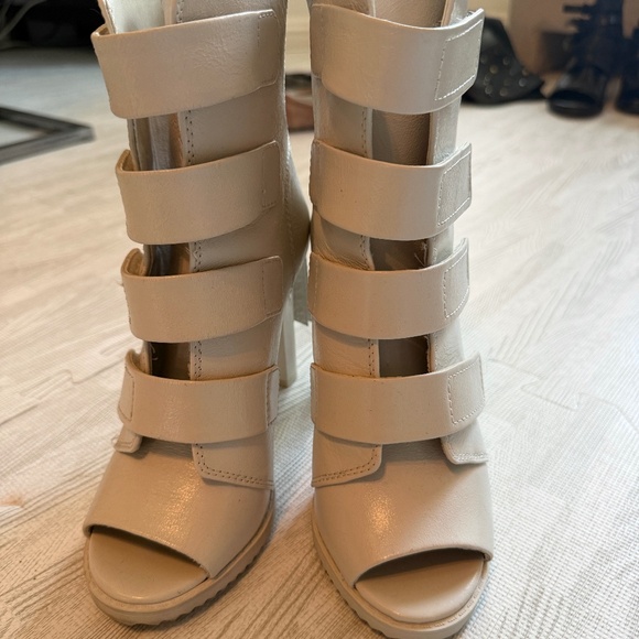 DKNY “Blake” cream, peep-toe lug sole booties, 5.5 - Picture 10 of 10